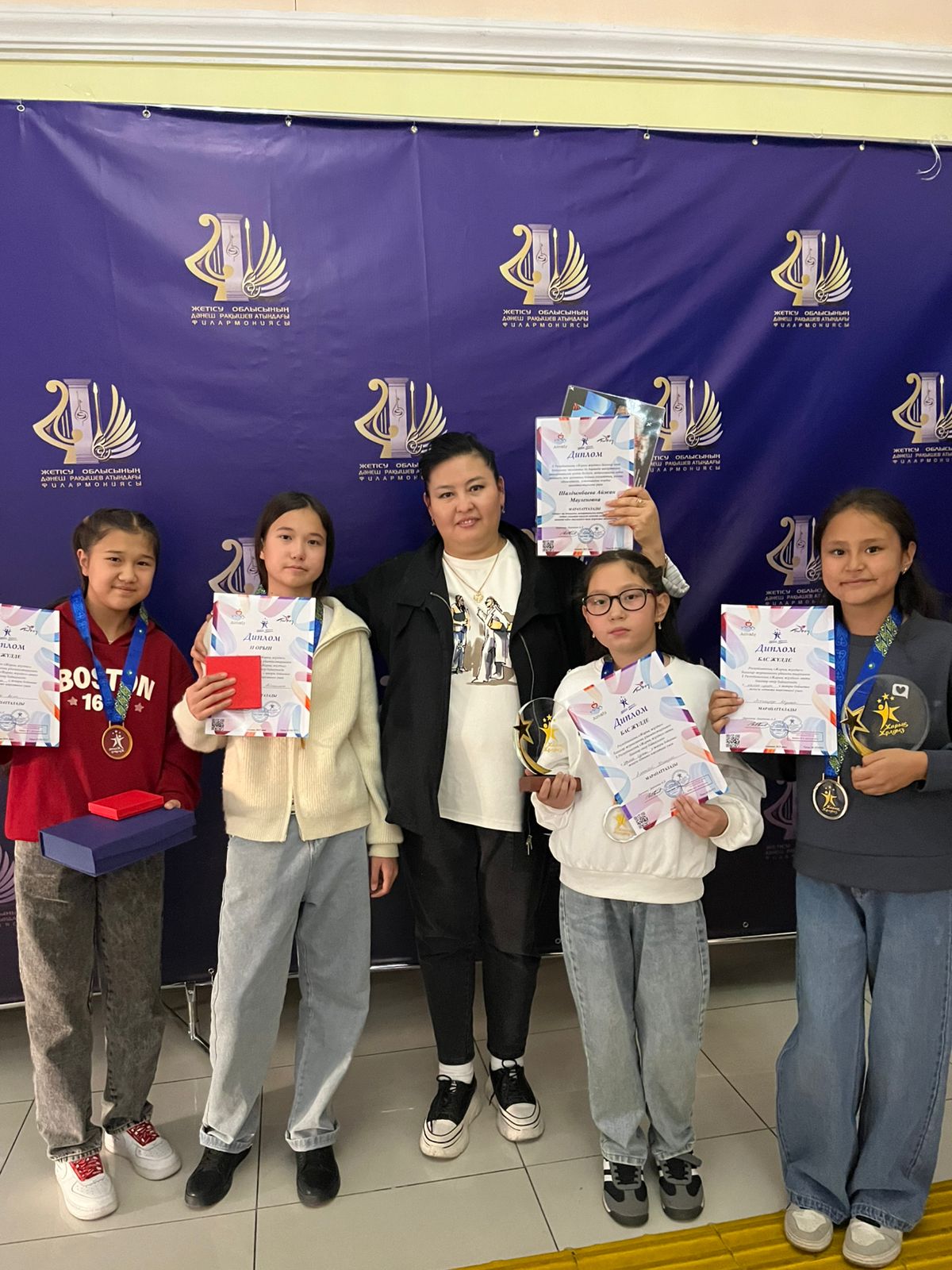 Алпысбай Томирис, Асхатқызы Аяулым, Қизатқызы Аяла . “Бас жүлдемен” марапатталды