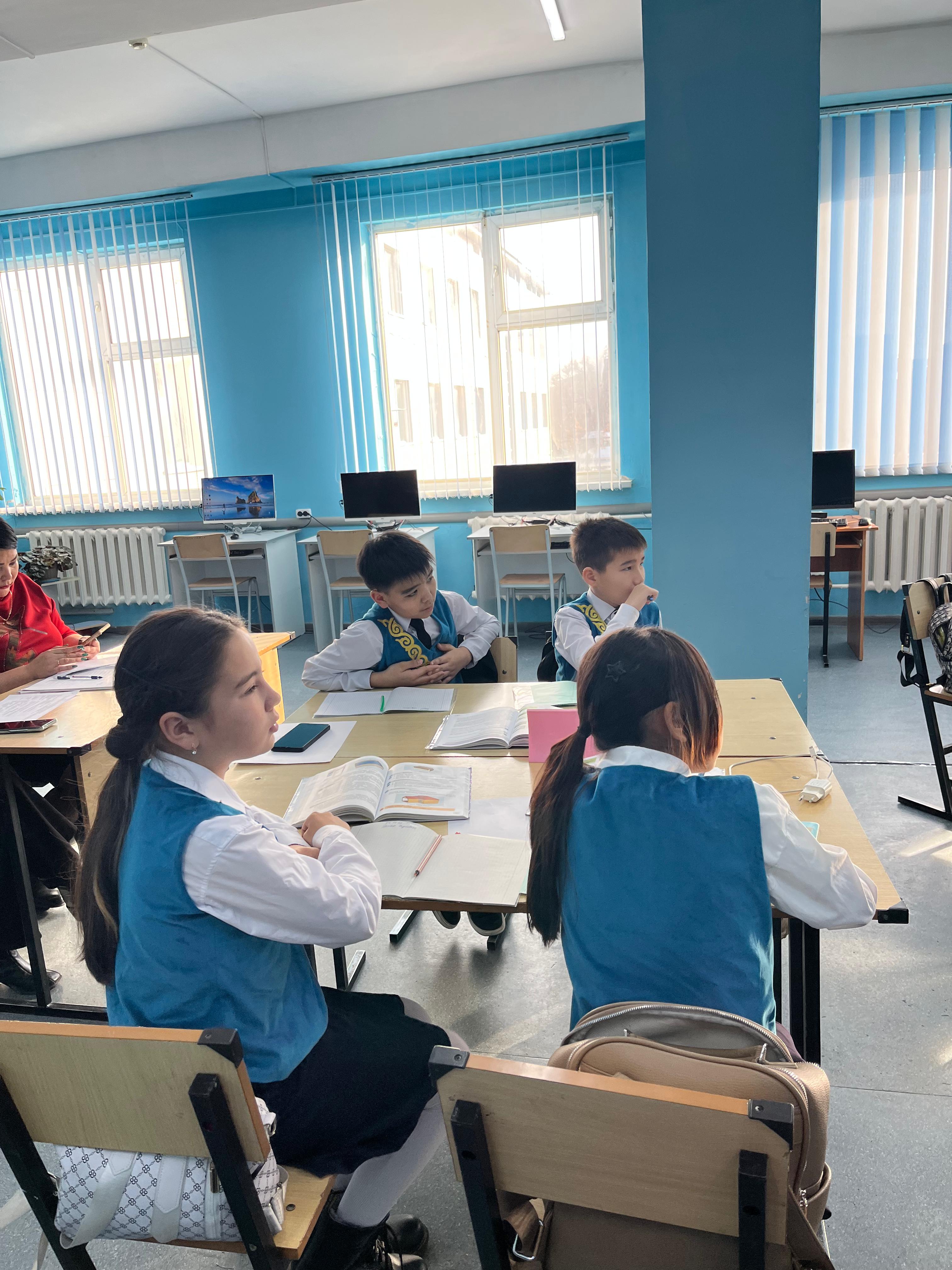 6 "А" сыныбында информатика пәнінен "Объектілердің 3D модельдері" атты ашық өтті. Пән мұғалімі: Джумаканова Дингүл Ермекқызы