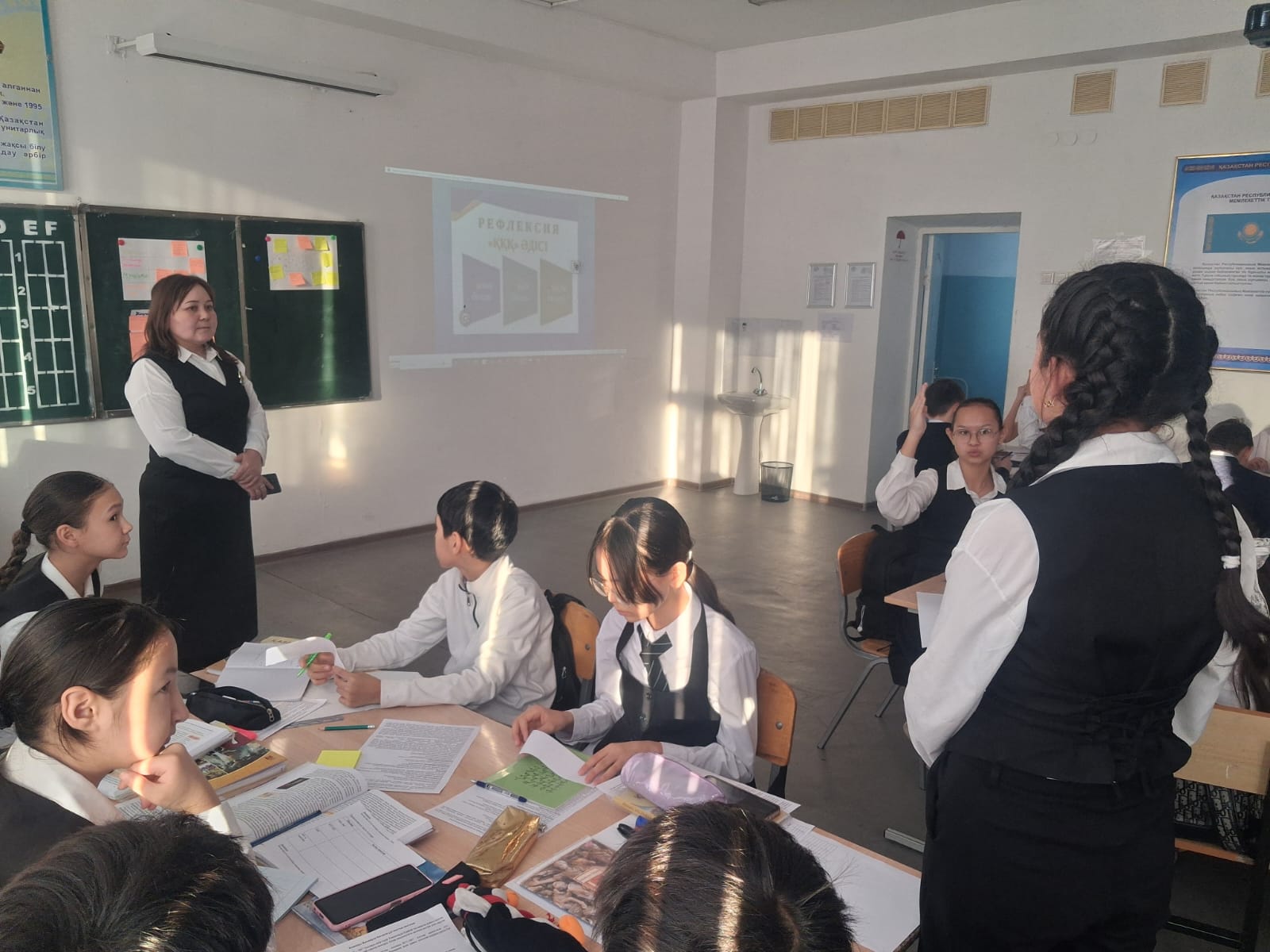 11.12.2025 жылы 7 "Б" сыныбында "Кенесары Қасымұлы бастаған ұлт - азаттық қозғалыс" тақырыбында ашық сабақ өтті.